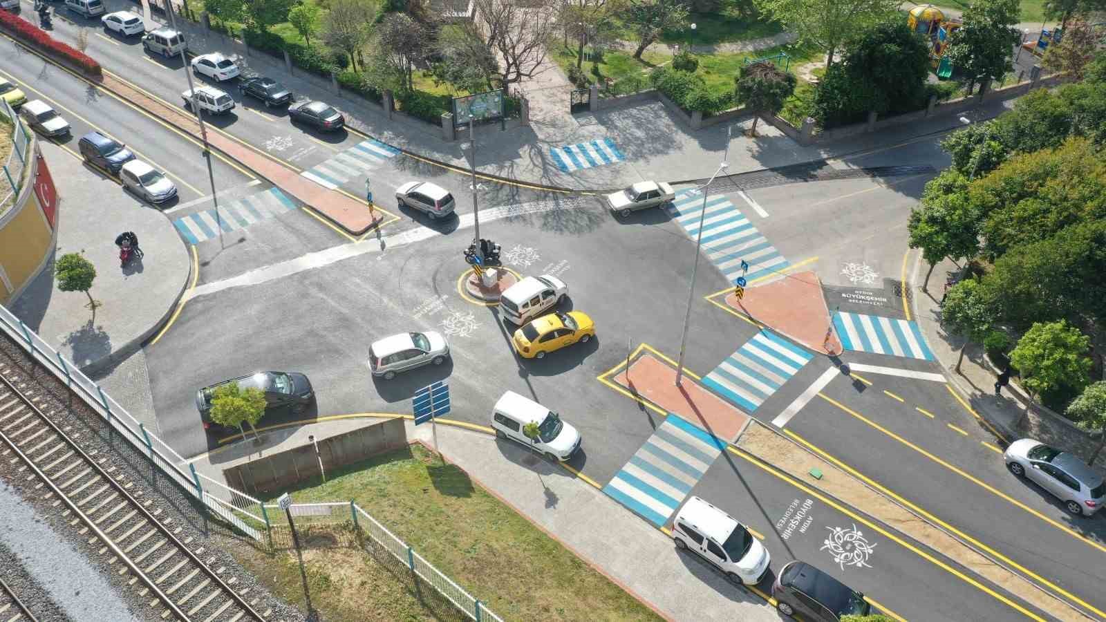 AYDIN'DA SÜRÜCÜLER VE YAYALAR İÇİN GÜVENLİ VE KONFORLU YOLLAR OLUŞTURAN
