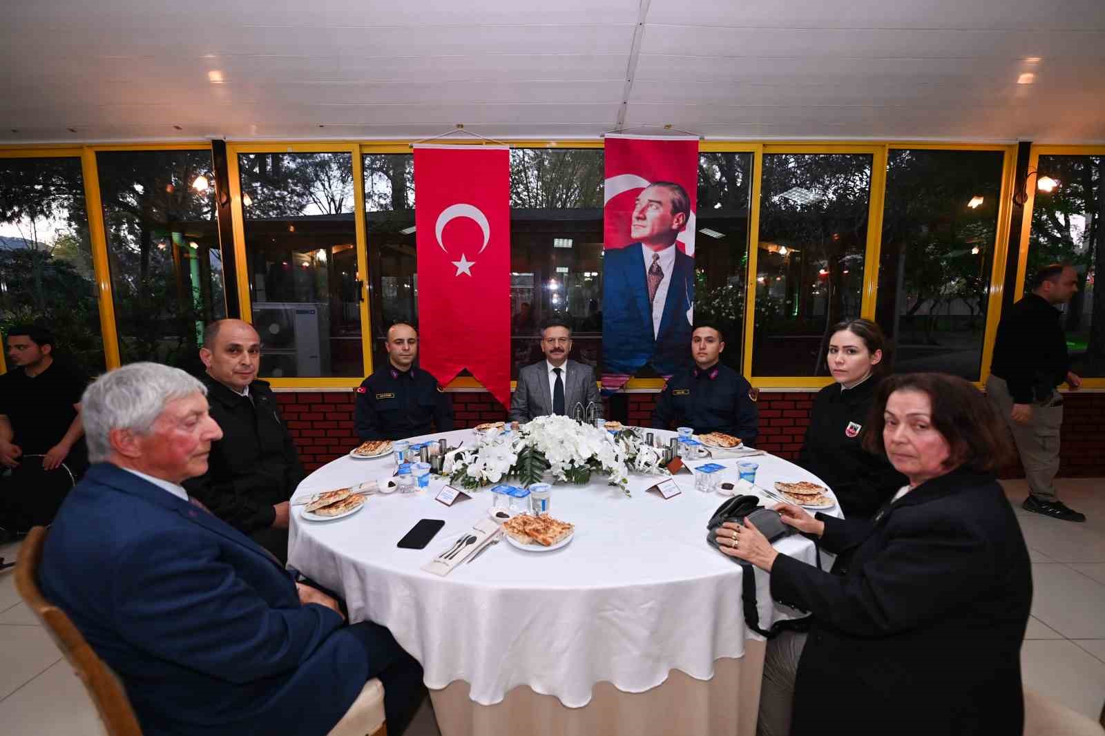 AYDIN VALİSİ HÜSEYİN AKSOY, İL JANDARMA KOMUTANLIĞI PERSONELİ İLE İFTAR