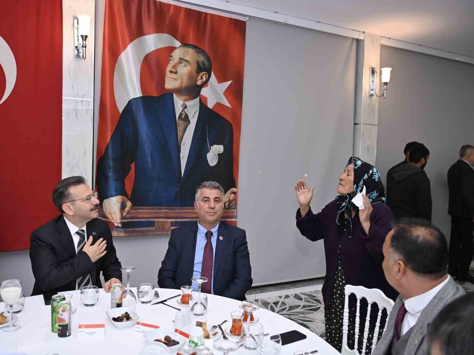 AYDIN VALİSİ HÜSEYİN AKSOY, ROMAN VATANDAŞLAR İLE  '8 NİSAN