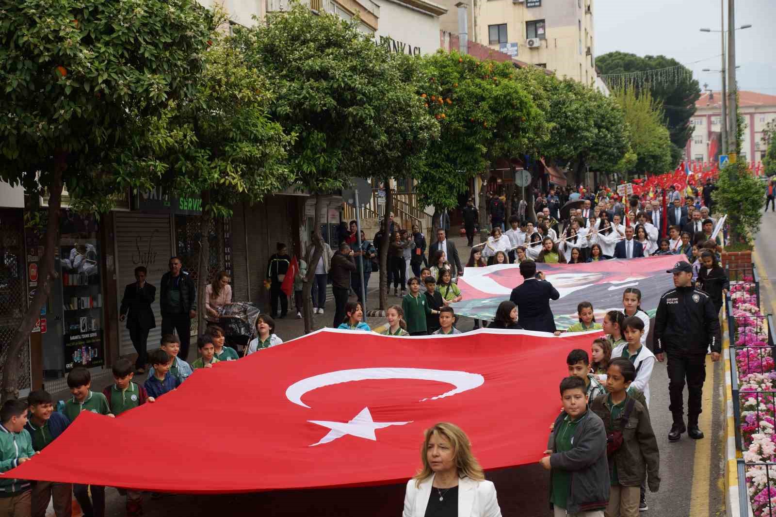 AYDIN’DA 23 NİSAN COŞKUYLA KUTLANDI