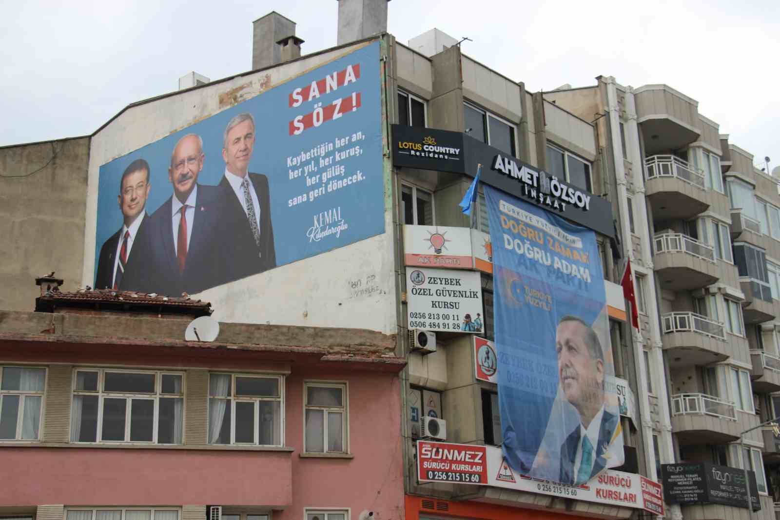AYDIN'DA AK PARTİ İL BAŞKANLIĞININ BULUNDUĞU BİNANIN YAN CEPHESİNE CHP
