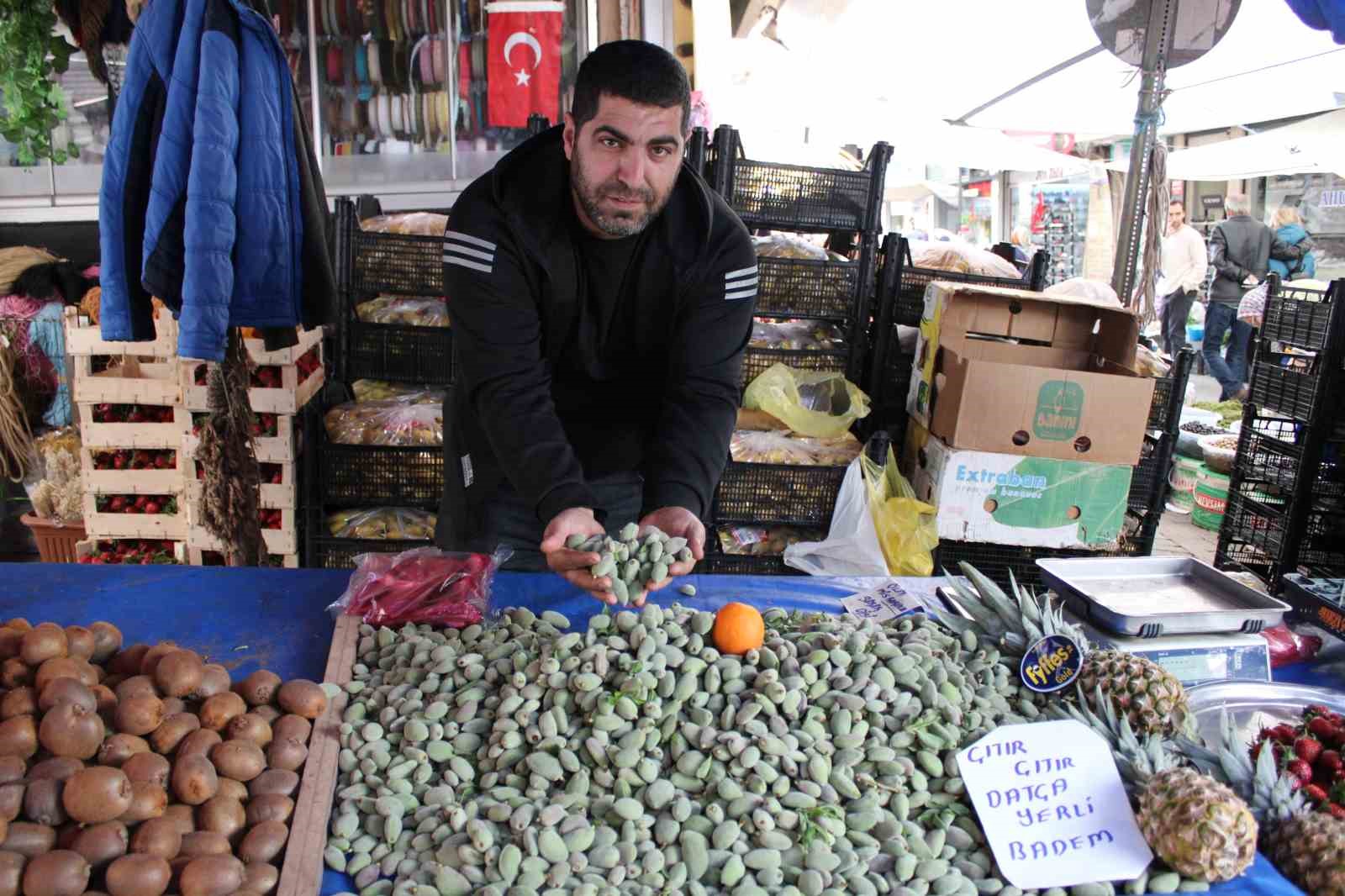 TÜRKİYE’NİN ÖNEMLİ TARIM KENTLERİNDEN OLAN AYDIN’DA 2023 YILININ İLK ÇİLEK