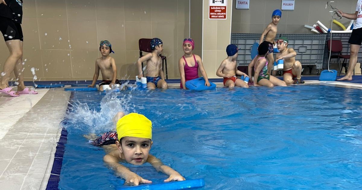 GENÇLİK VE SPOR BAKANLIĞI TARAFINDAN YÜRÜTÜLEN ‘YÜZME BİLMEYEN KALMASIN’ PROJESİ