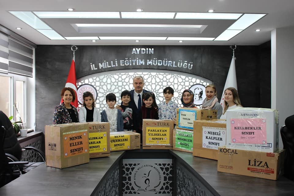 AYDIN’DAKİ ANAOKULU ÖĞRENCİLERİ, HAZIRLADIKLARI HEDİYE PAKETLERİYLE BAYRAM HEYECANI VE SEVİNÇLERİNE