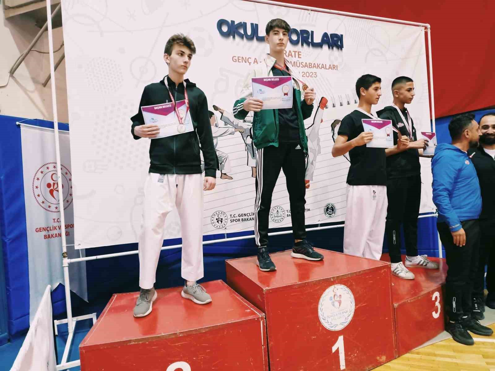 ISPARTA’NIN EV SAHİPLİĞİNDE GERÇEKLEŞTİRİLEN KARATE OKUL SPORLARI TÜRKİYE GENÇLER A