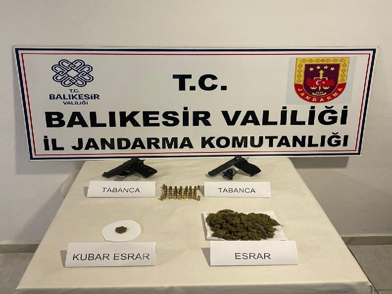 BALIKESİR’İN AYVALIK İLÇESİNDE JANDARMA TARAFINDAN YAPILAN OPERASYONDA 40 GRAM KUBAR