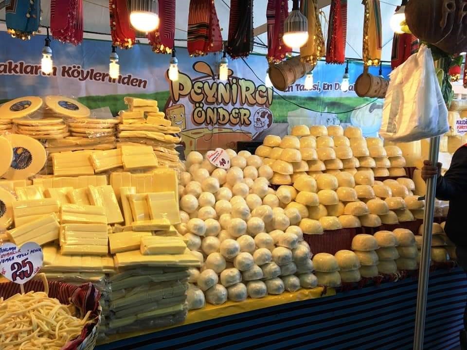 AYVALIK’TA DEPREMZEDE ESNAFLARINDAN DAMAK LEZZETİ FESTİVALİ