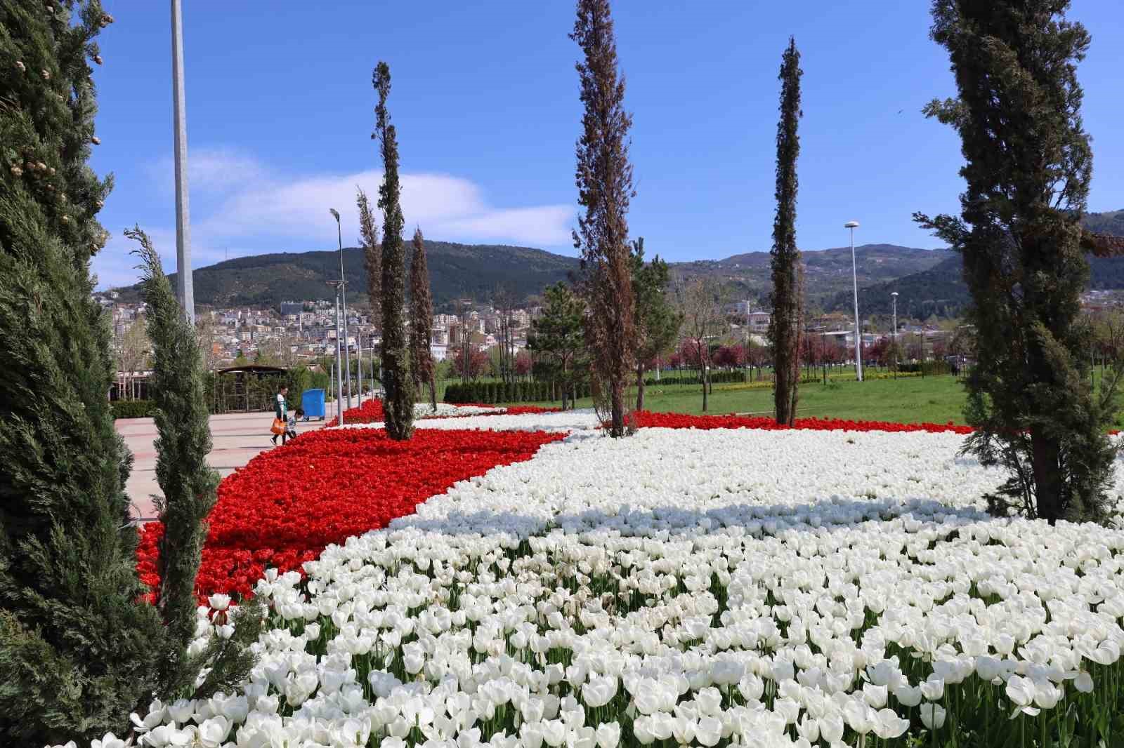 BURSA RENGARENK OLDU