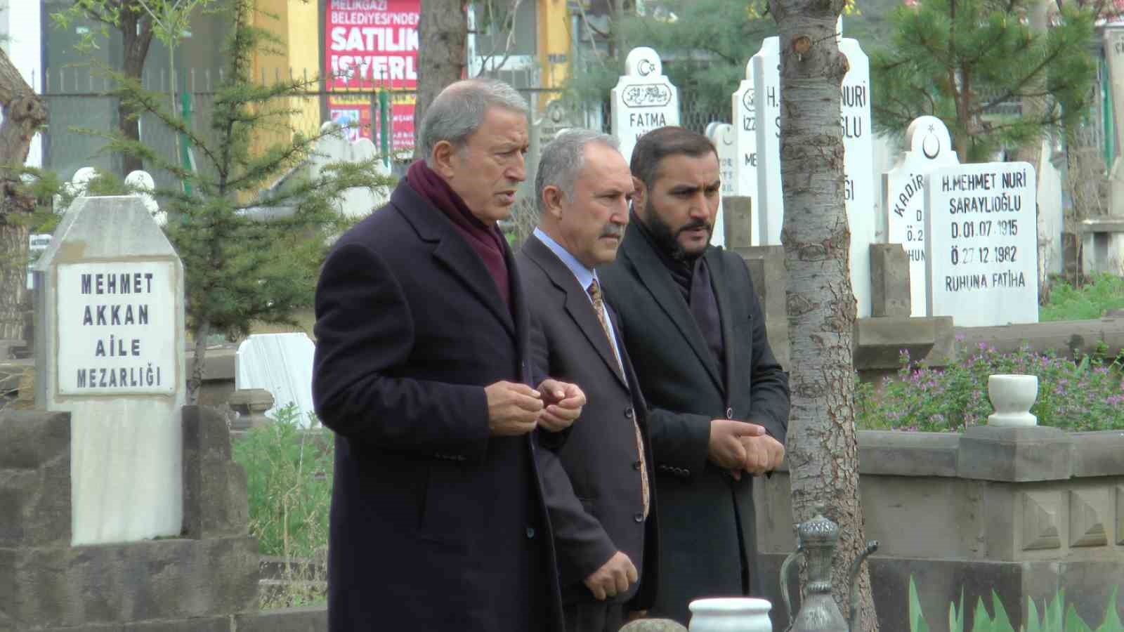 MİLLİ SAVUNMA BAKANI VE AK PARTİ KAYSERİ 1. SIRA MİLLETVEKİLİ