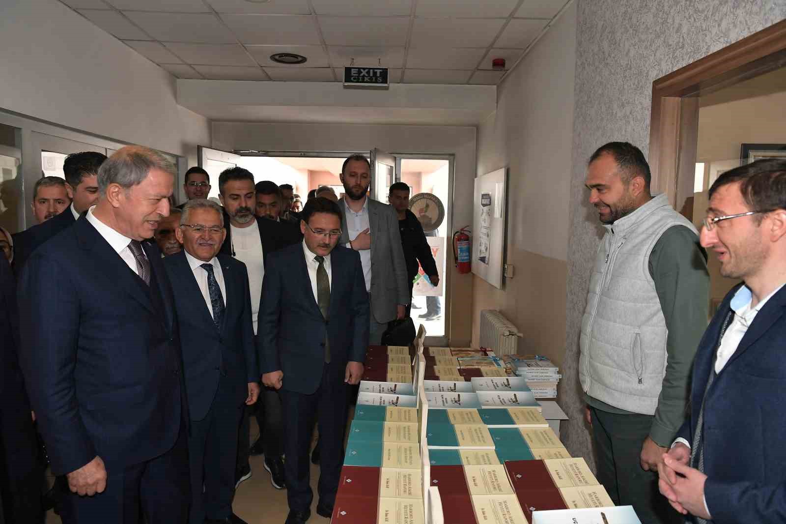 MİLLİ SAVUNMA BAKAN HULUSİ AKAR İLE KAYSERİ BÜYÜKŞEHİR BELEDİYE BAŞKANI