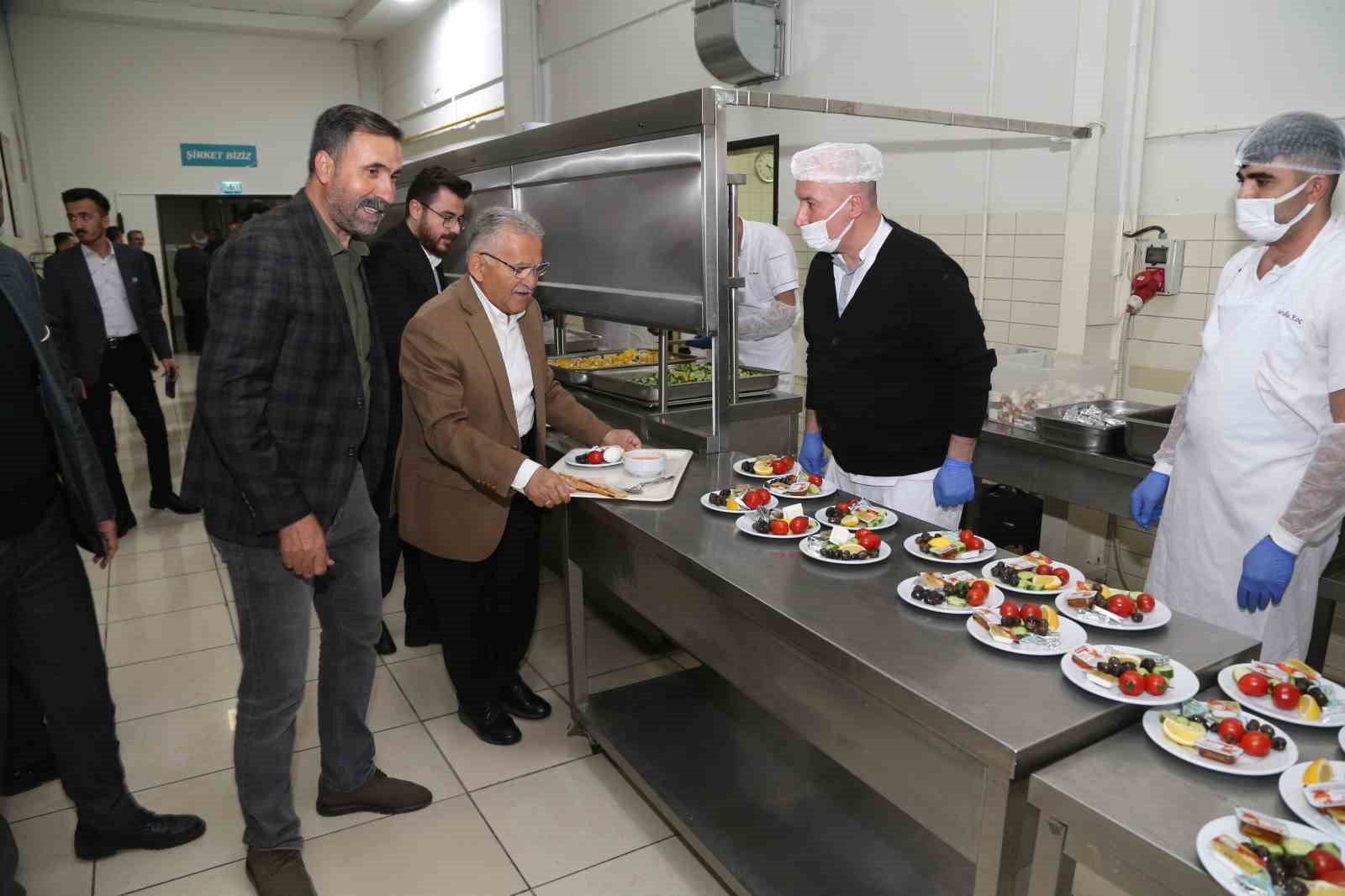 KAYSERİ BÜYÜKŞEHİR BELEDİYE BAŞKANI DR. MEMDUH BÜYÜKKILIÇ, MİLLİ SAVUNMA BAKANI