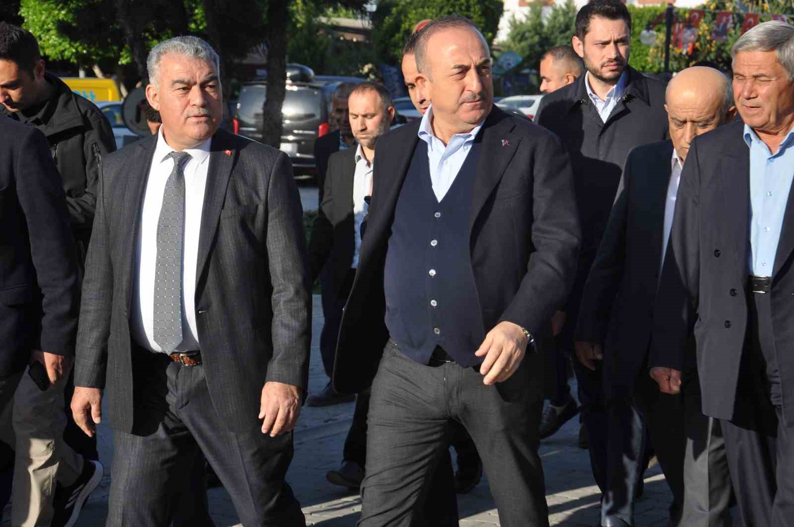 ANTALYA'NIN GAZİPAŞA İLÇESİNDE GELENEKSEL HALE GETİRDİĞİ BAYRAM NAMAZINI KILAN DIŞİŞLERİ