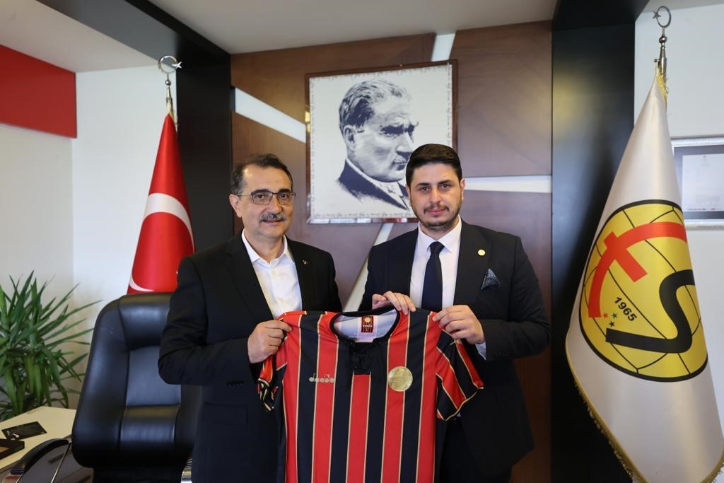 ENERJİ VE TABİİ KAYNAKLAR BAKANI FATİH DÖNMEZ, ESKİŞEHİRSPOR TESİSLERİNİ (VALİ