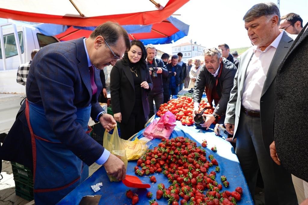 ENERJİ VE TABİİ KAYNAKLAR BAKANI FATİH DÖNMEZ, SEYİTGAZİ’DEKİ PAZAR ZİYARETİNDE