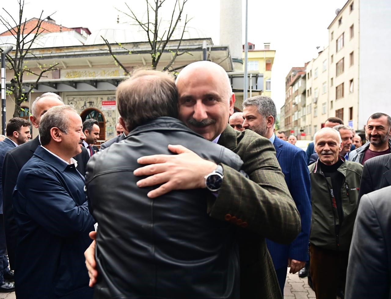 ULAŞTIRMA VE ALTYAPI BAKANI AK PARTİ TRABZON MİLLETVEKİLİ ADAYI ADİL