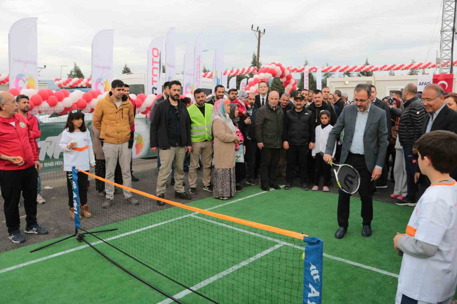 GENÇLİK VE SPOR BAKANI MEHMET MUHARREM KASAPOĞLU, DEPREMİN İLK ANINDAN