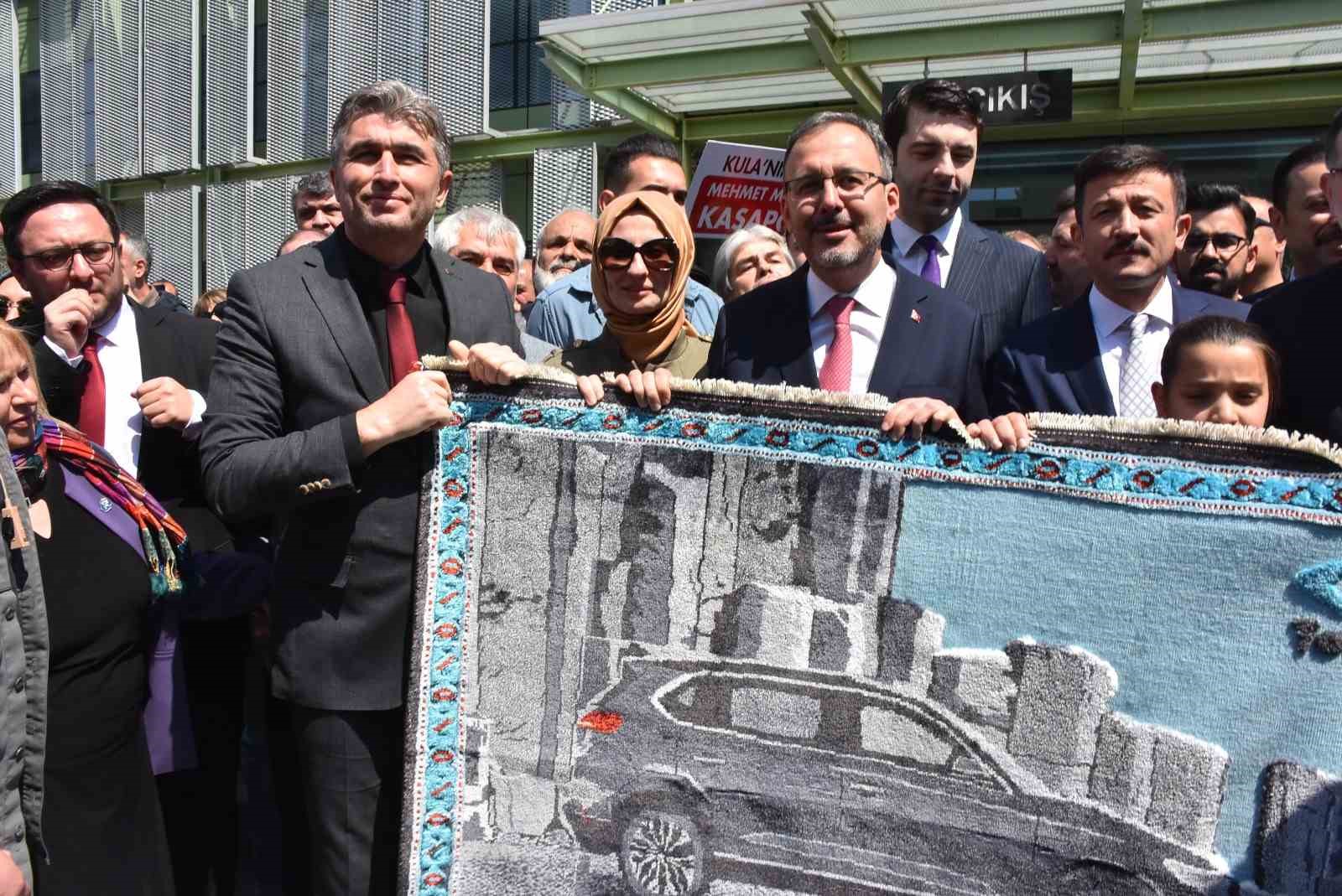 AK PARTİ’DEN İZMİR MİLLETVEKİLİ ADAYI OLDUĞU İZMİR’E GELEN GENÇLİK VE