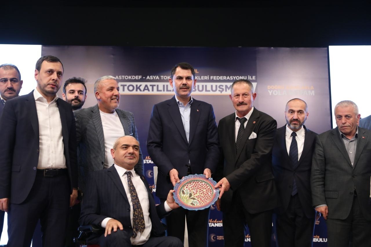 BAKAN KURUM HEDİYE TAKDİMİ