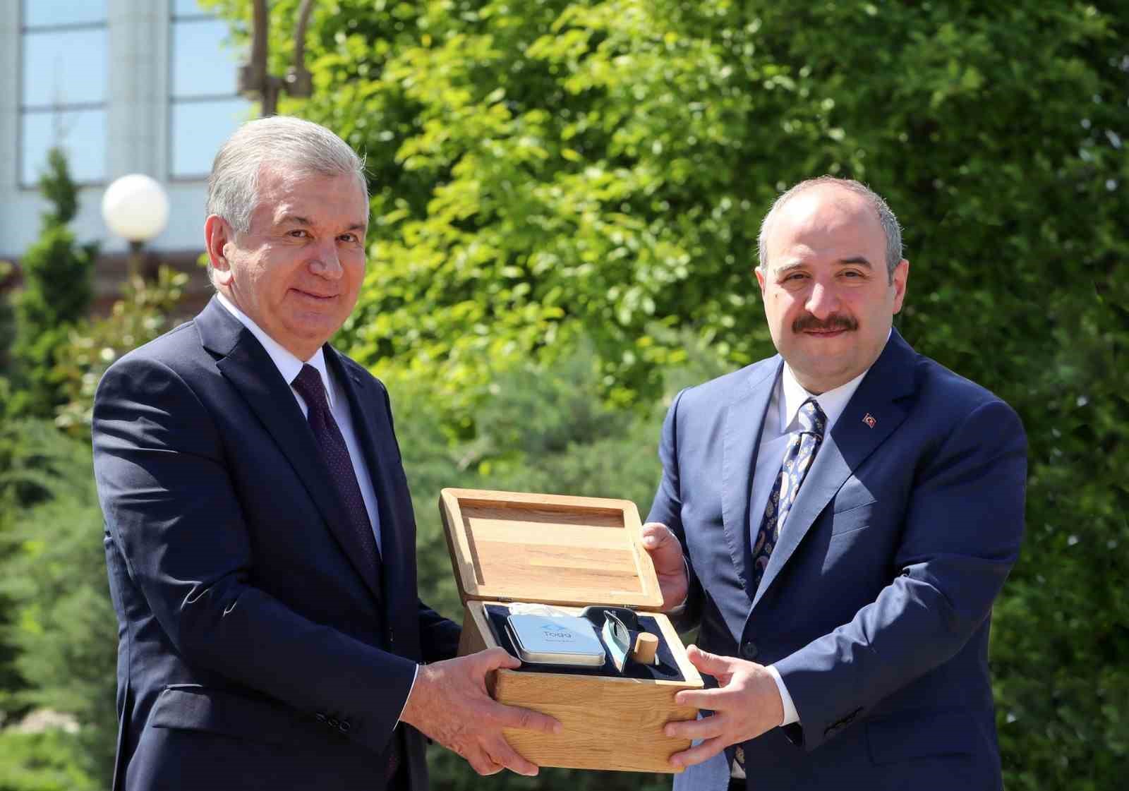 BAKAN MUSTAFA VARANK, BURSASPOR'A DESTEK ÇIKTI.