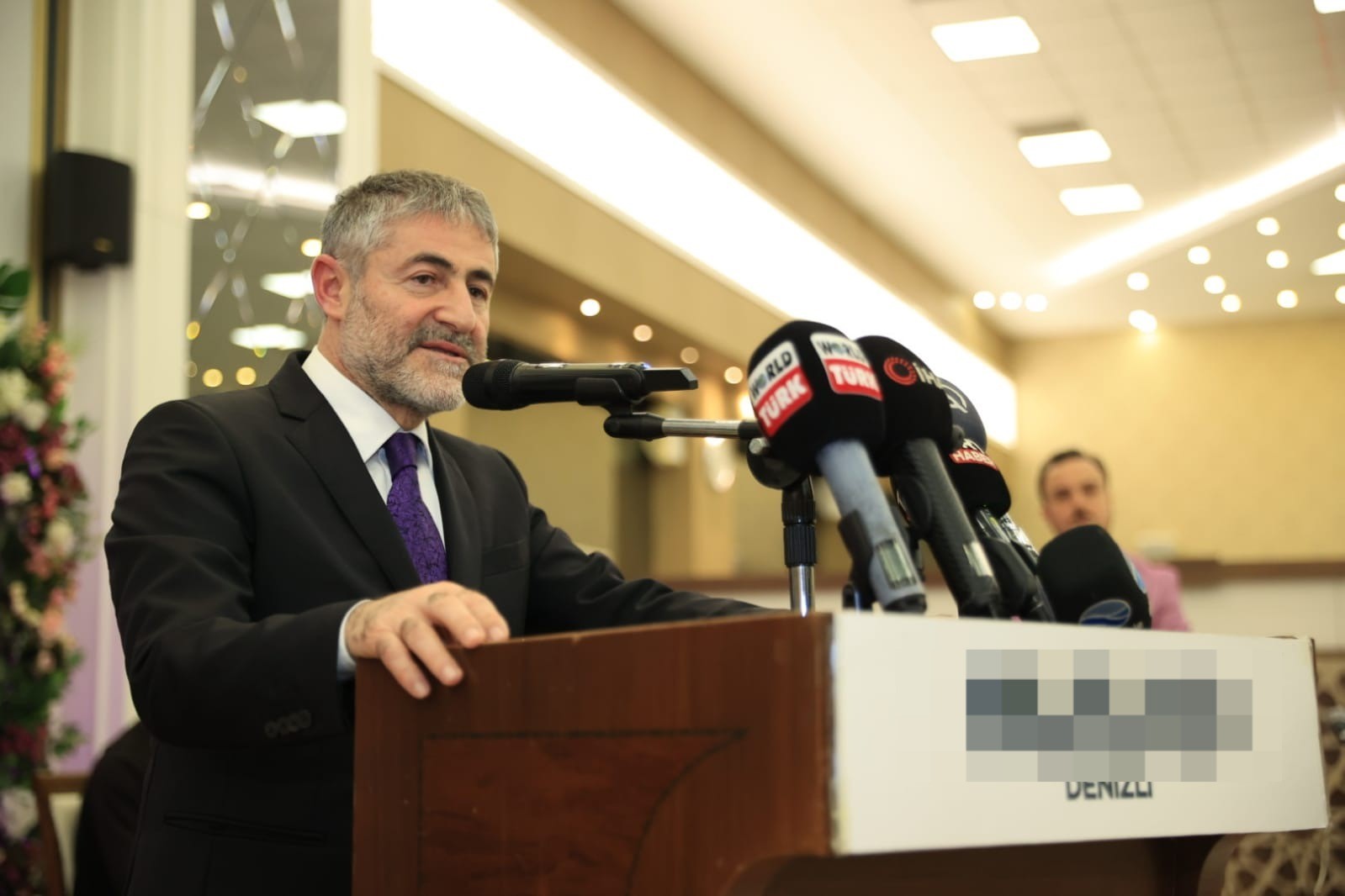 DENİZLİ’DEKİ İFTARDA İŞ DÜNYASI TEMSİLCİLERİYLE BİR ARAYA GELEN HAZİNE VE