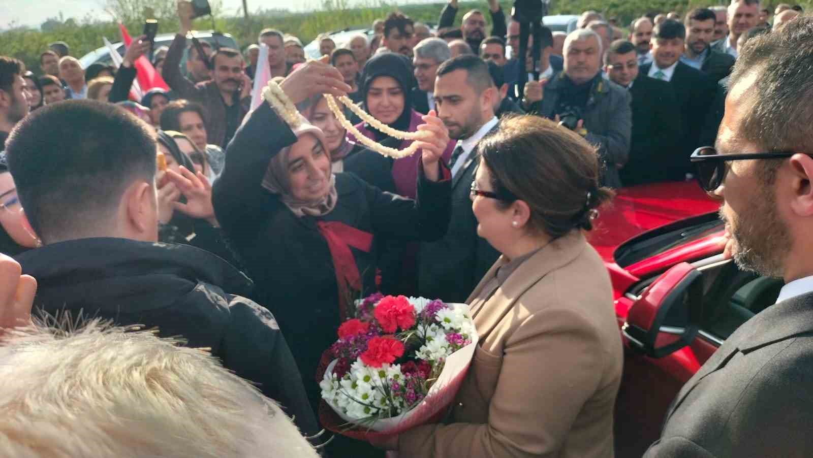 TÜRKİYE'NİN YERLİ OTOMOBİLİ TOGG İLE OSMANİYE'YE GELEN AİLE VE SOSYAL