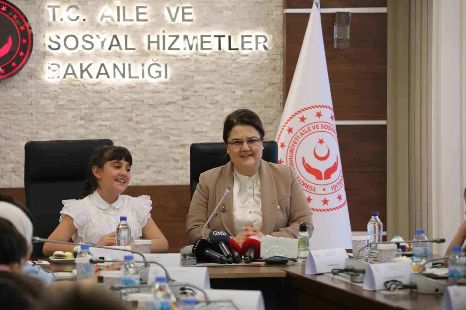 AİLE VE SOSYAL HİZMETLER BAKANI DERYA YANIK, 23 NİSAN ULUSAL
