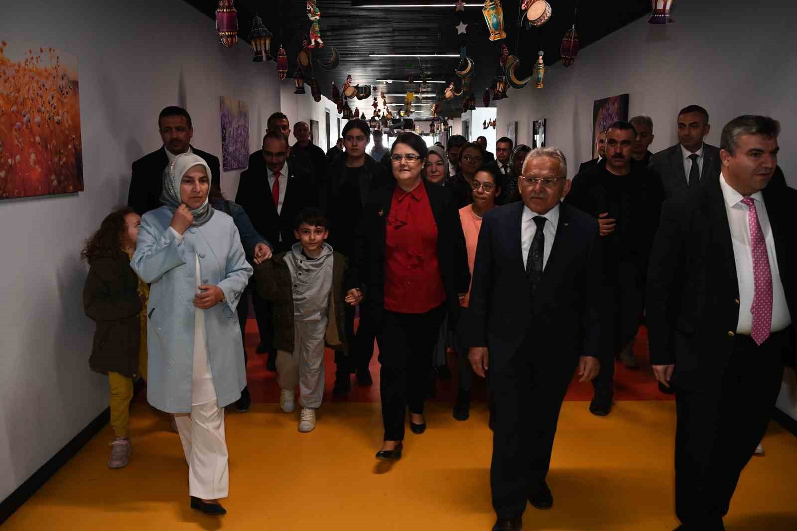 AİLE VE SOSYAL HİZMETLER BAKANI DERYA YANIK, KAYSERİ BÜYÜKŞEHİR BELEDİYE