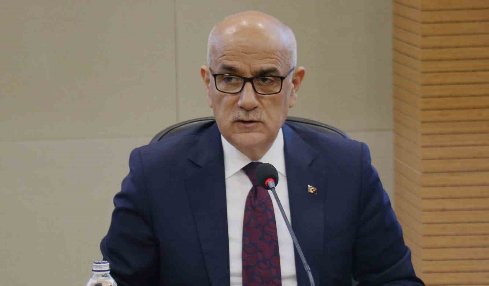 BAKAN VAHİT KİRİŞÇİ