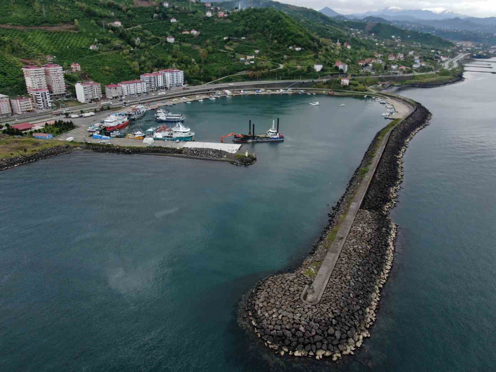 TRABZON'DA BÜYÜK BALIKÇI TEKNELERİNİN YOĞUN OLARAK KULLANDIĞI ÇARŞIBAŞI, BEŞİKDÜZÜ VE