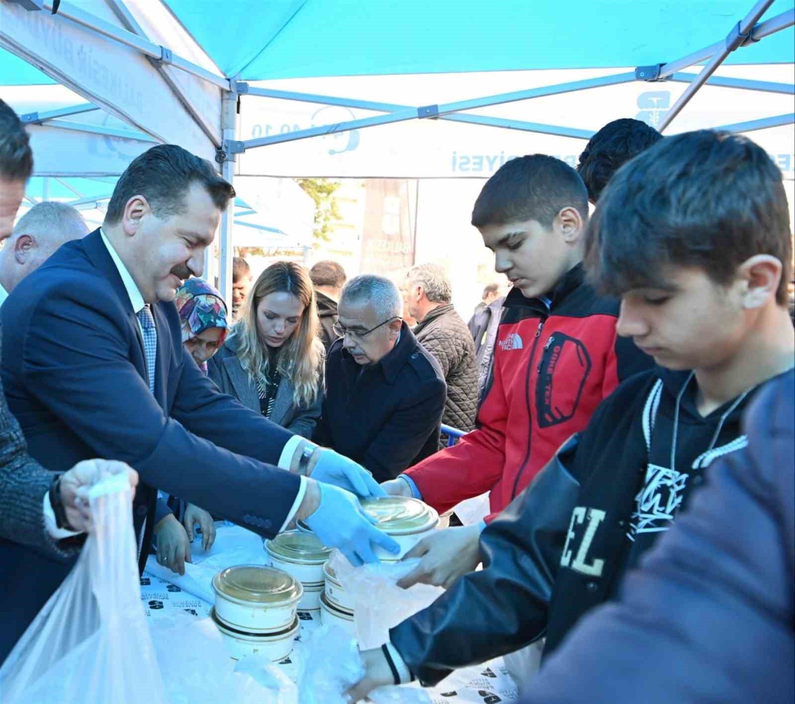 BALIKESİR BÜYÜKŞEHİR 120 BİN İHTİYAÇ KOLİSİ DAĞITTI