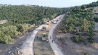 BALIKESİR'DE İLK BETON YOL YAPILIYOR