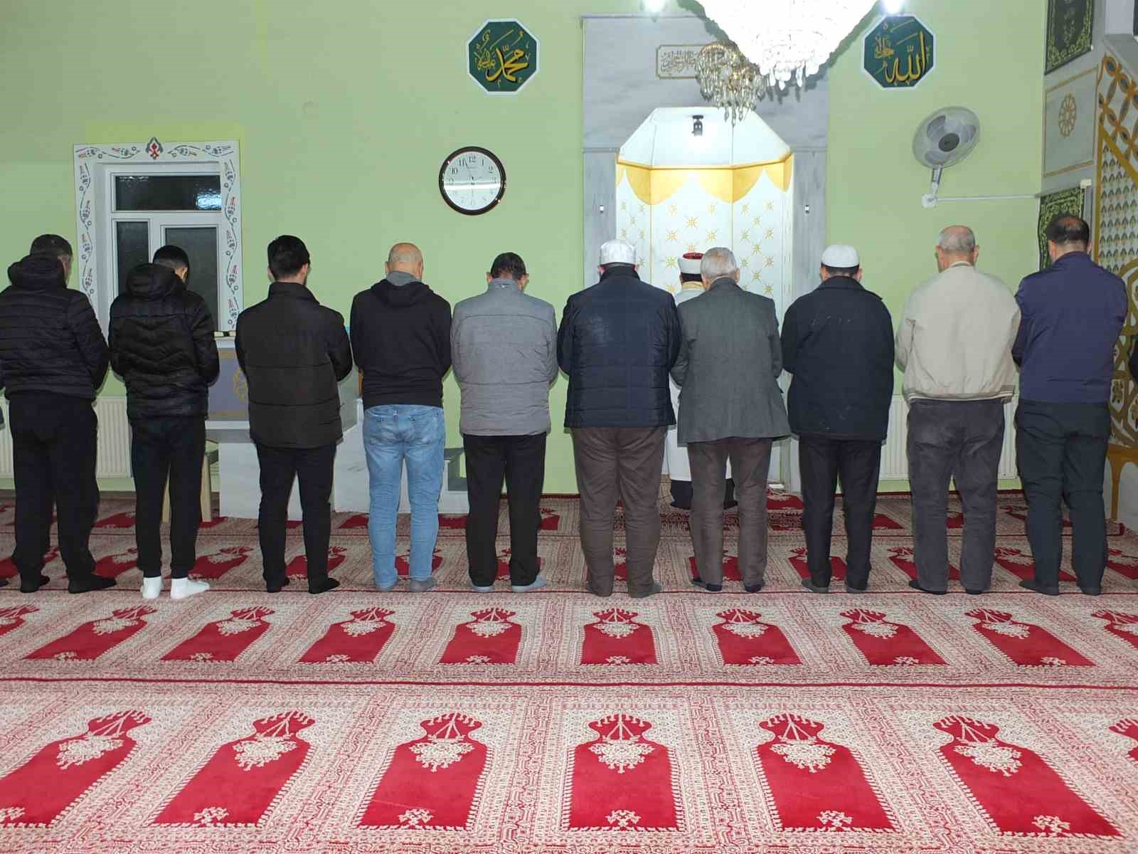 NAMAZ KILANLAR