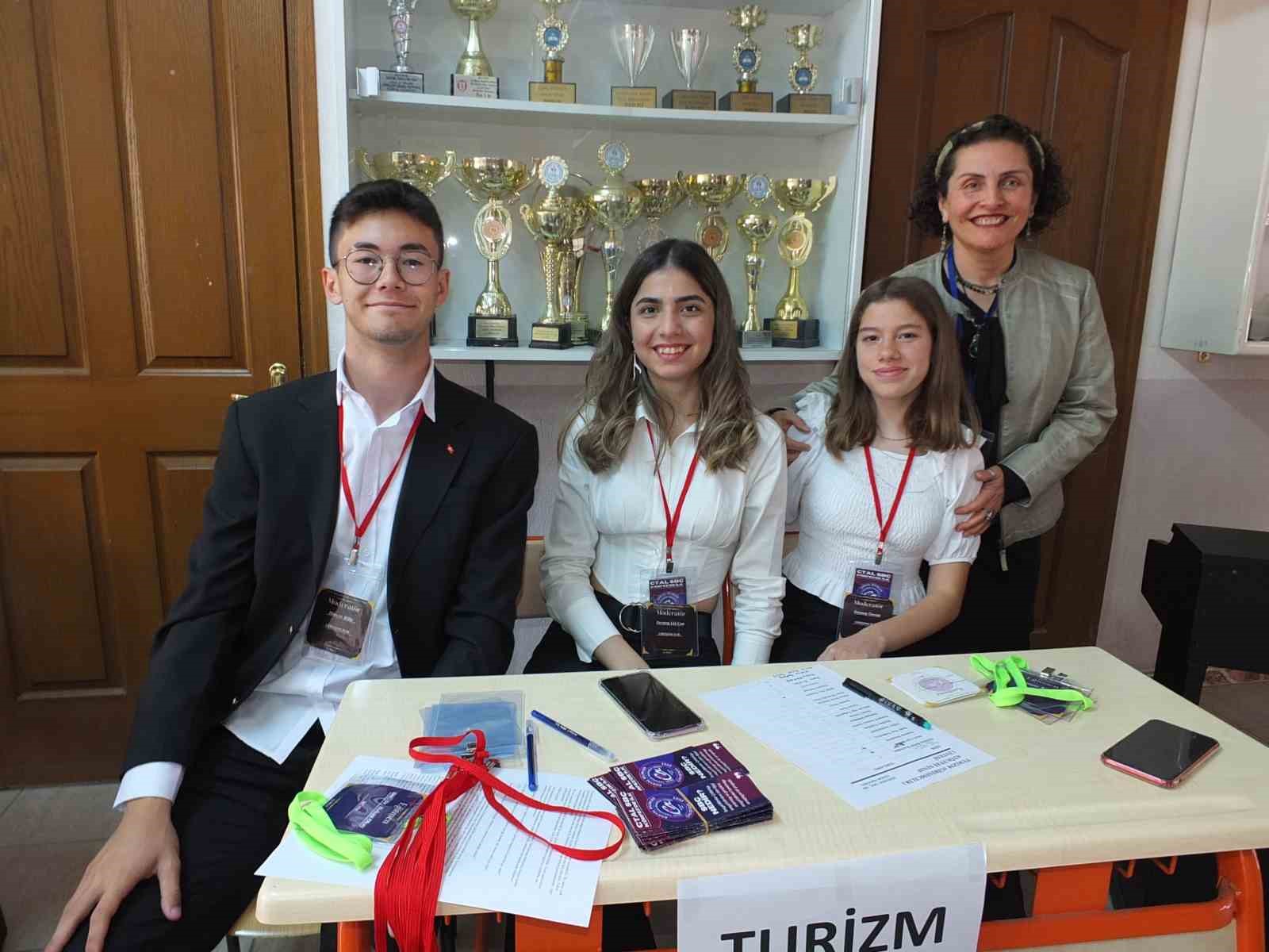 Balıkesir’de Sosyal Bilimler Çalıştayı 200 öğrenciyi buluşturdu ATÖLYEDE GÖREV ALANLAR