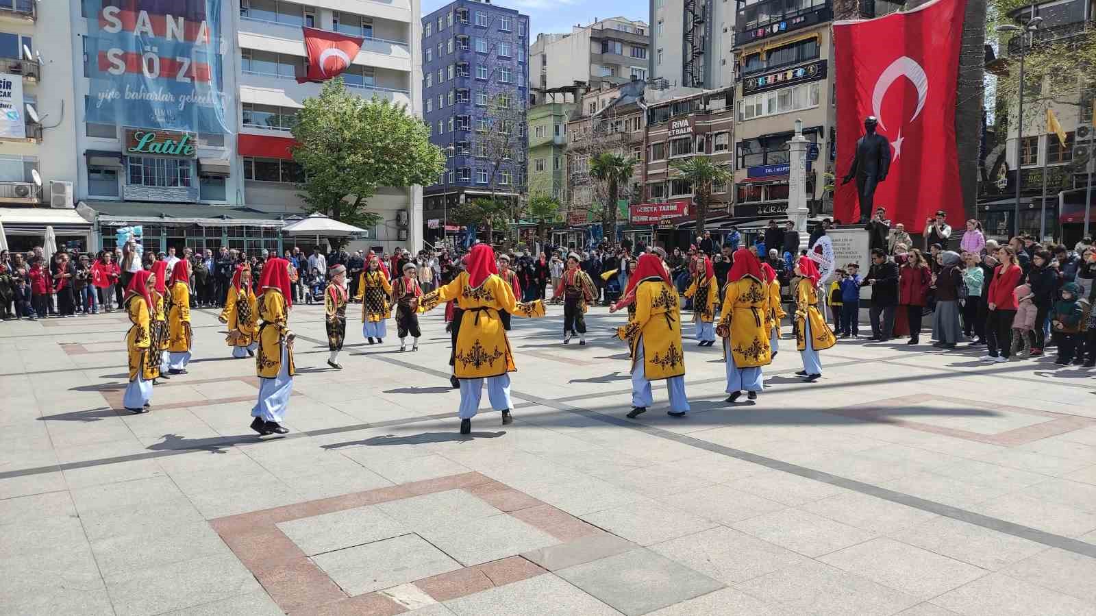 BANDIRMA’DA 23 NİSAN COŞKUYLA KUTLANDI