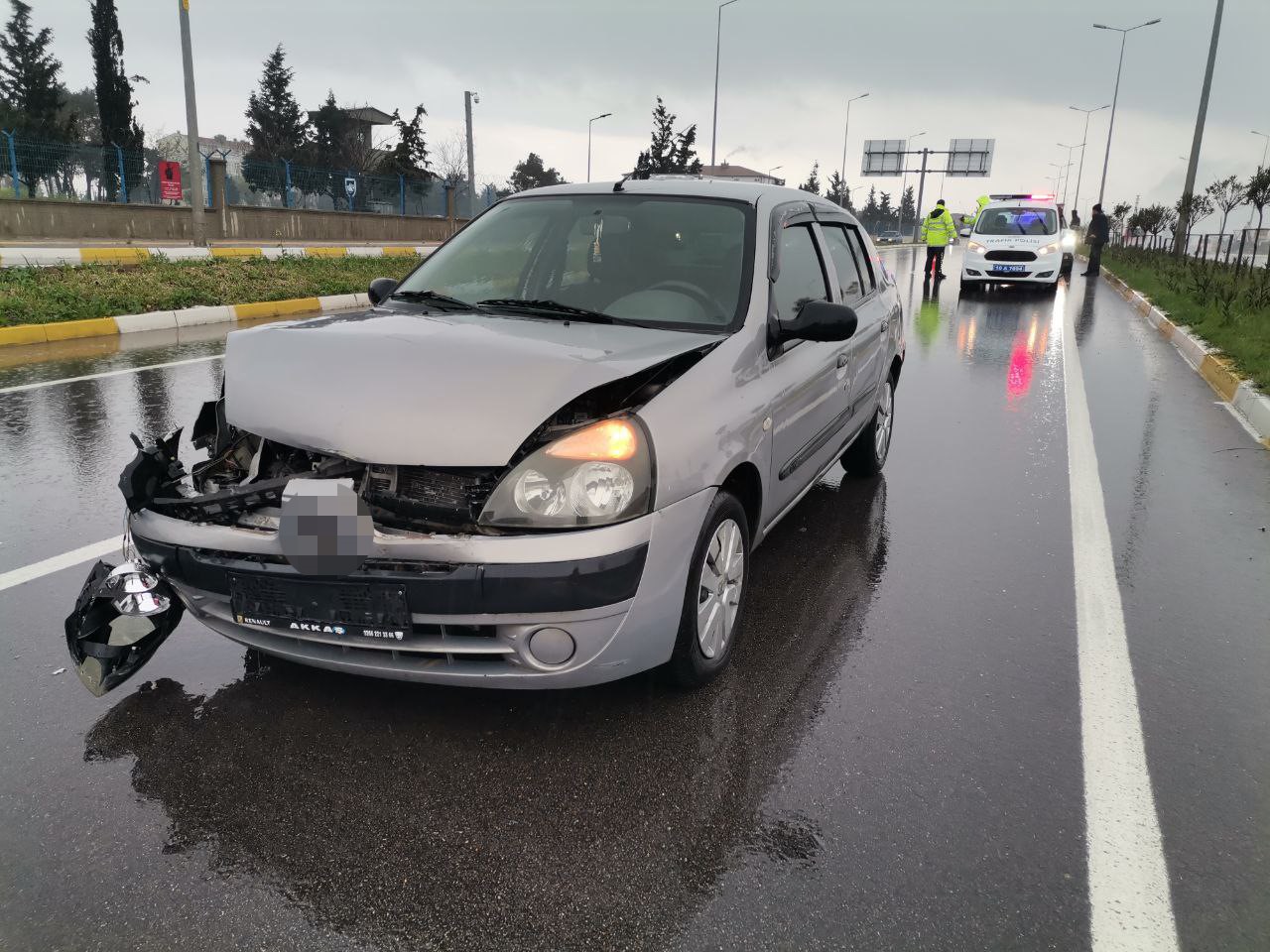 BANDIRMA'DA OTOYOLDA SU BİRİKİNTİSİ OLUŞMASI ZİNCİRLEME KAZAYA NEDEN OLDU