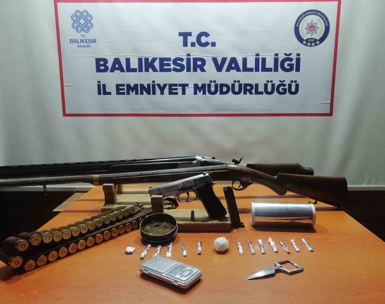 BANDIRMA’DA SİLAH VE UYUŞTURUCU ELE GEÇİRİLDİ