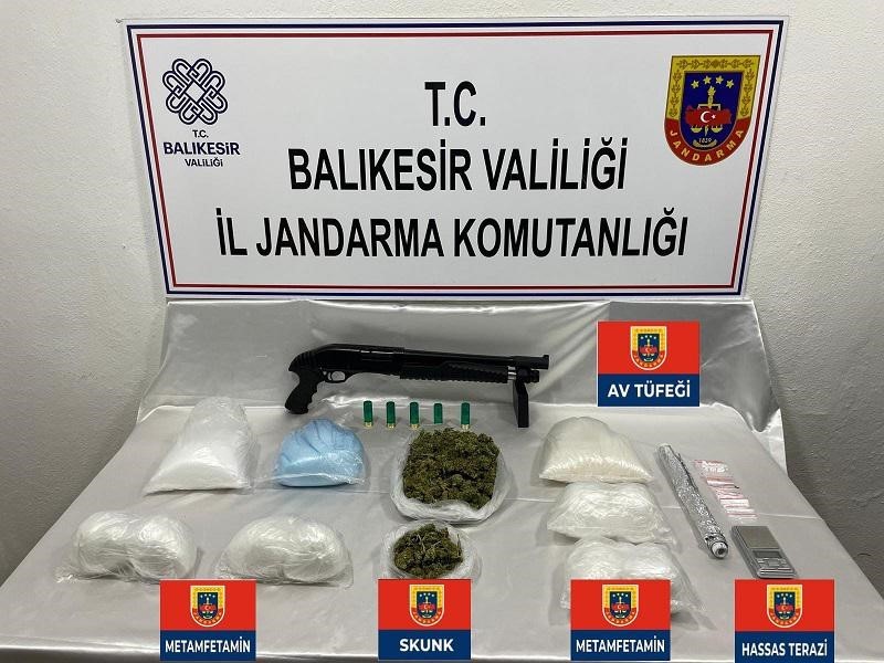 ARAMADA 5.565 GRAM METAMFETAMİN, 1 KİLOGRAM GRAM SKUNK, 1 ADET