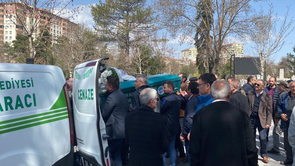 KAYSERİ’NİN KOCASİNAN İLÇESİNDEKİ EVİNİN EBEVEYN BANYOSUNDA KENDİNİ ASARAK YAŞAMINA SON