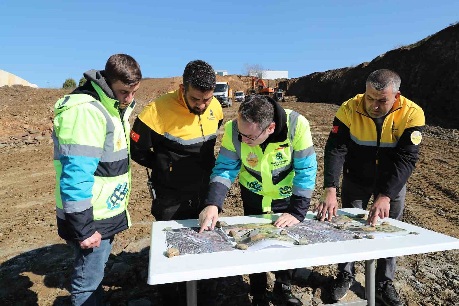 BAŞAKŞEHİR BELEDİYESİ, ŞEHİR İÇİ ULAŞIMI ALTERNATİF GÜZERGAHLARLA RAHATLATMAYA DEVAM EDİYOR.