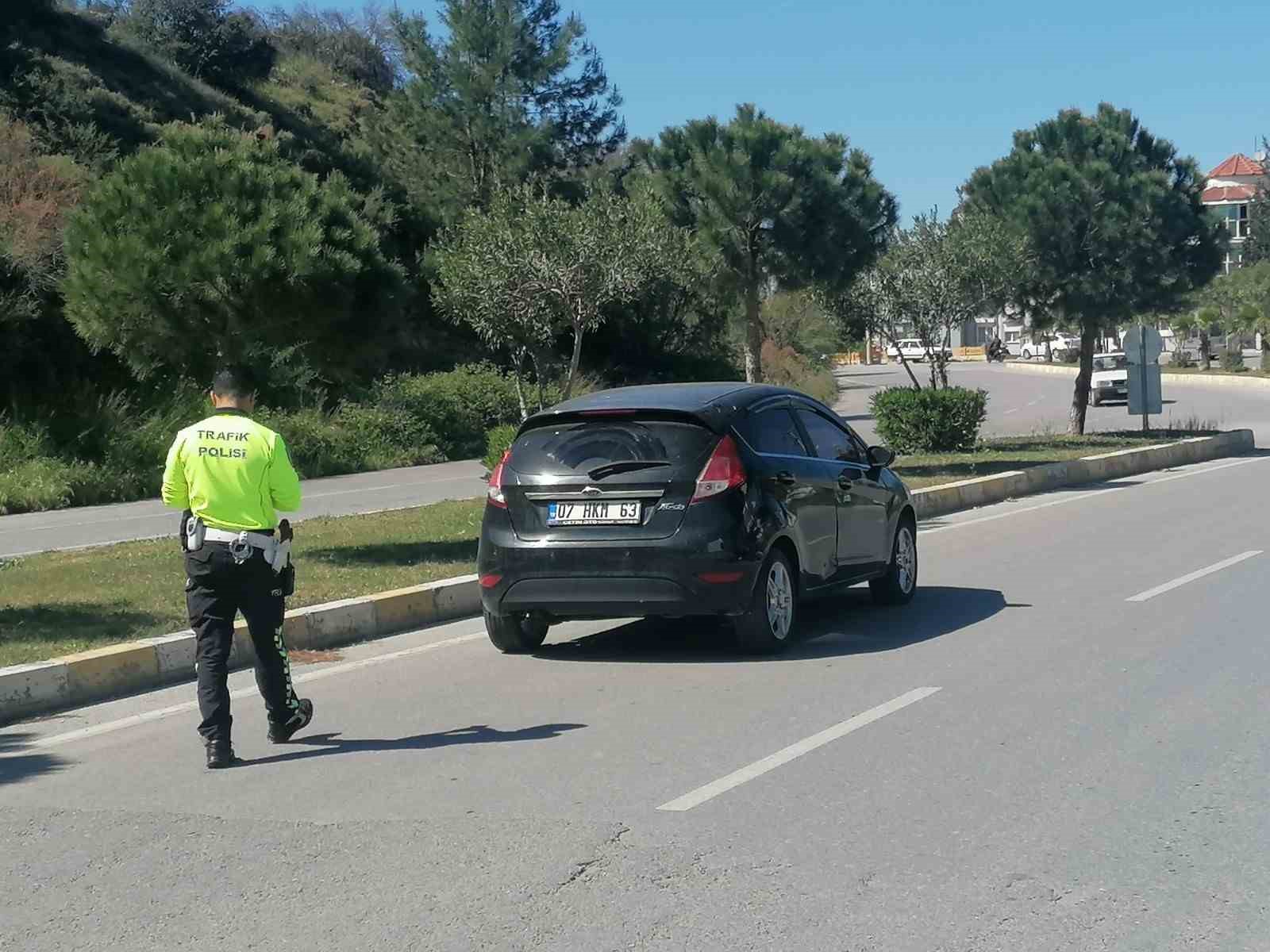 ANTALYA’NIN MANAVGAT İLÇESİNDE OTOMOBİL İLE MOTOSİKLETİN ÇARPIŞMASI SONUCU MEYDANA GELEN