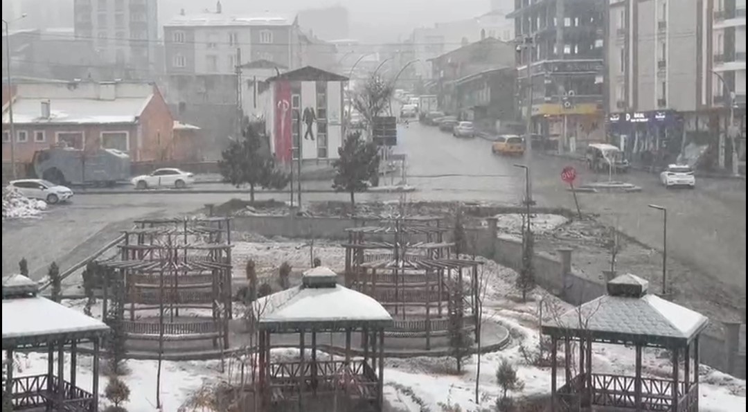 2400 RAKIMLI TÜRKİYE'NİN EN YÜKSEK YERLEŞİM YERLERİNDEN BİRİ OLAN VAN'IN