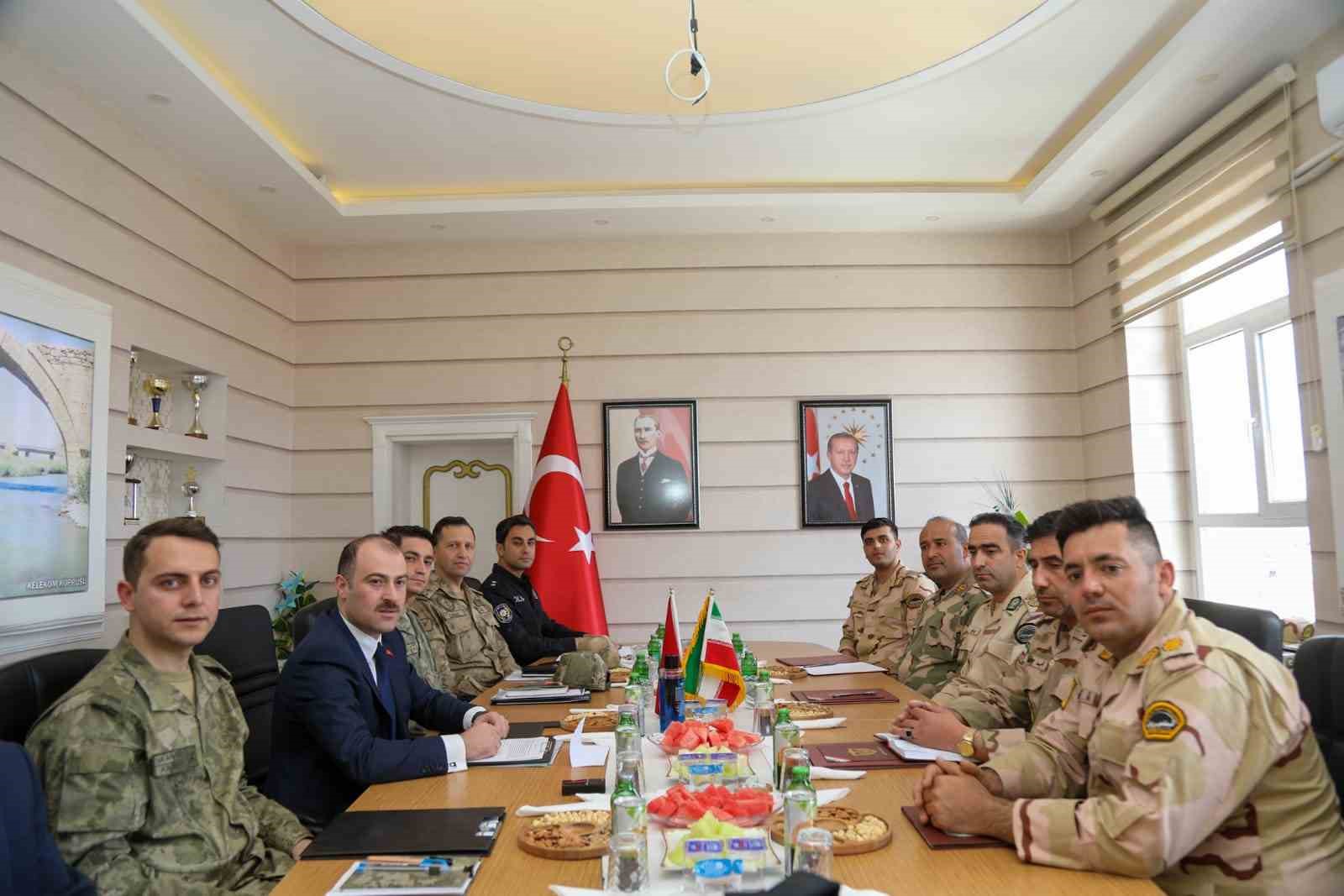 VAN'IN BAŞKALE KAYMAKAMI MUSTAFA ÇELİK BAŞKANLIĞINDAKİ HEYETLE İRANLI YETKİLİLER ARASINDA