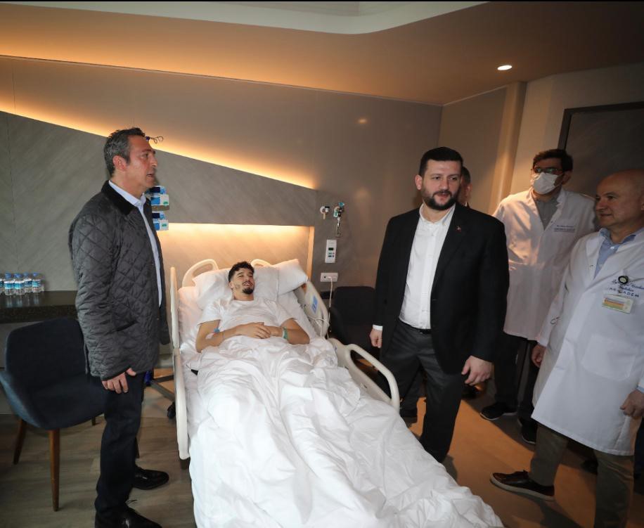 FENERBAHÇE BAŞKANI ALİ KOÇ VE YÖNETİCİLER, BEL FITIĞI AMELİYATI OLAN