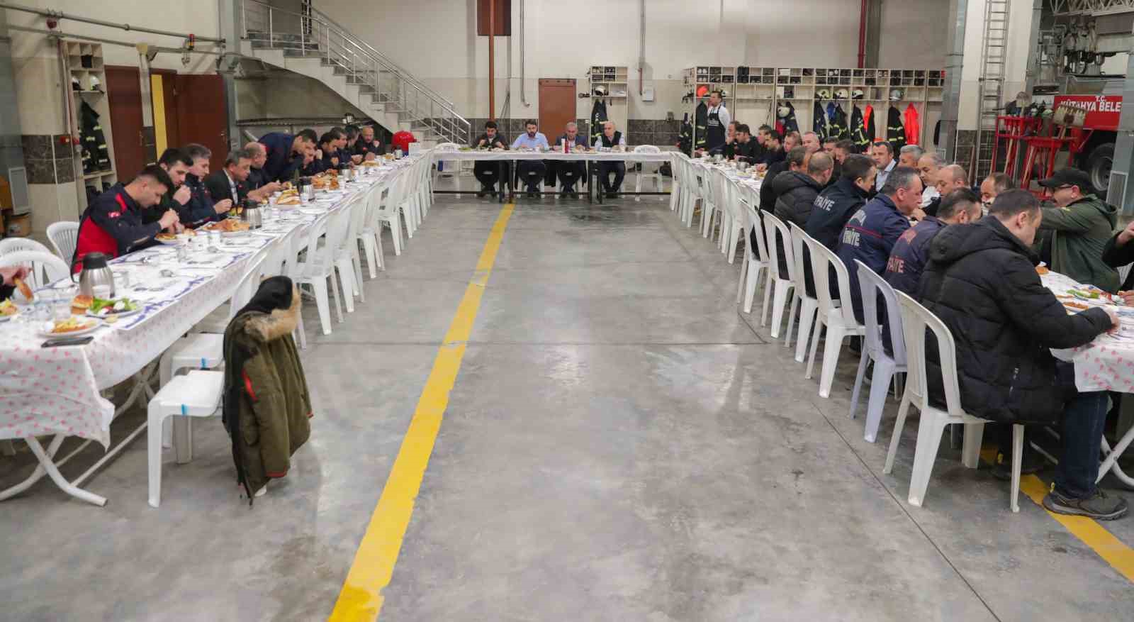 BAŞKAN ALİM IŞIK, İTFAİYE ERLERİYLE BİRLİKTE SAHUR YAPTI