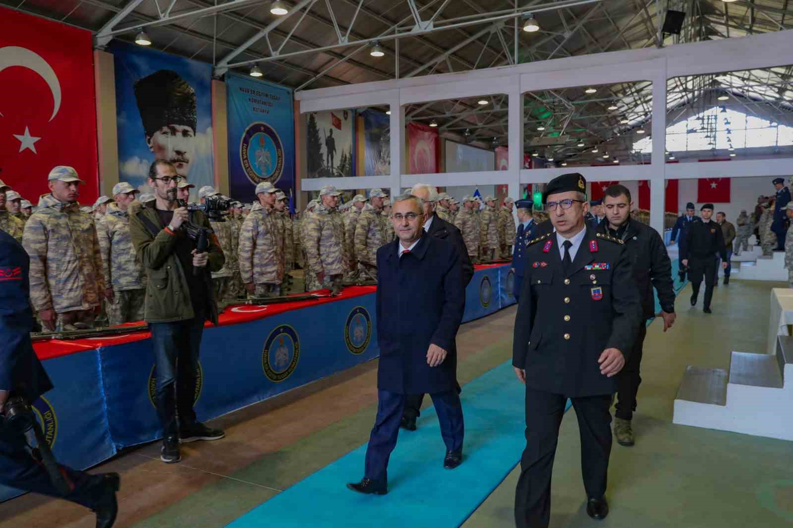 BAŞKAN ALİM IŞIK SÖZLEŞMELİ ERLERİN YEMİN TÖRENİNE KATILDI