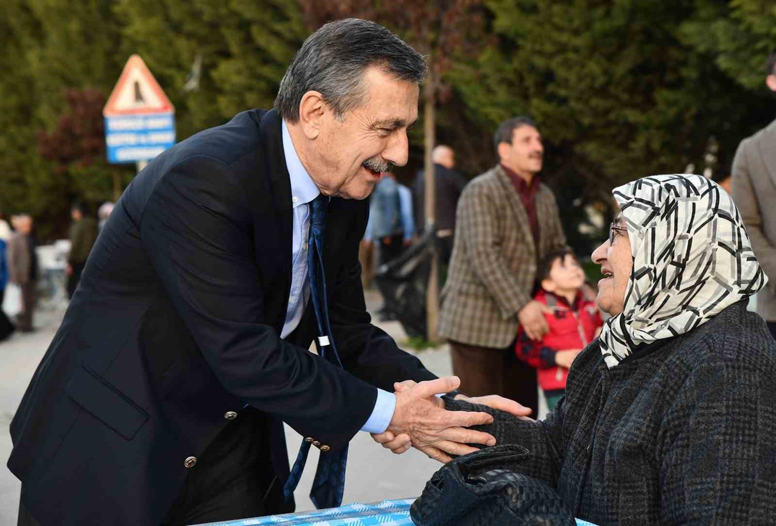 TEPEBAŞI BELEDİYE BAŞKANI DT. AHMET ATAÇ, YAŞAMKENT MAHALLESİ’NDE DÜZENLENEN İFTAR