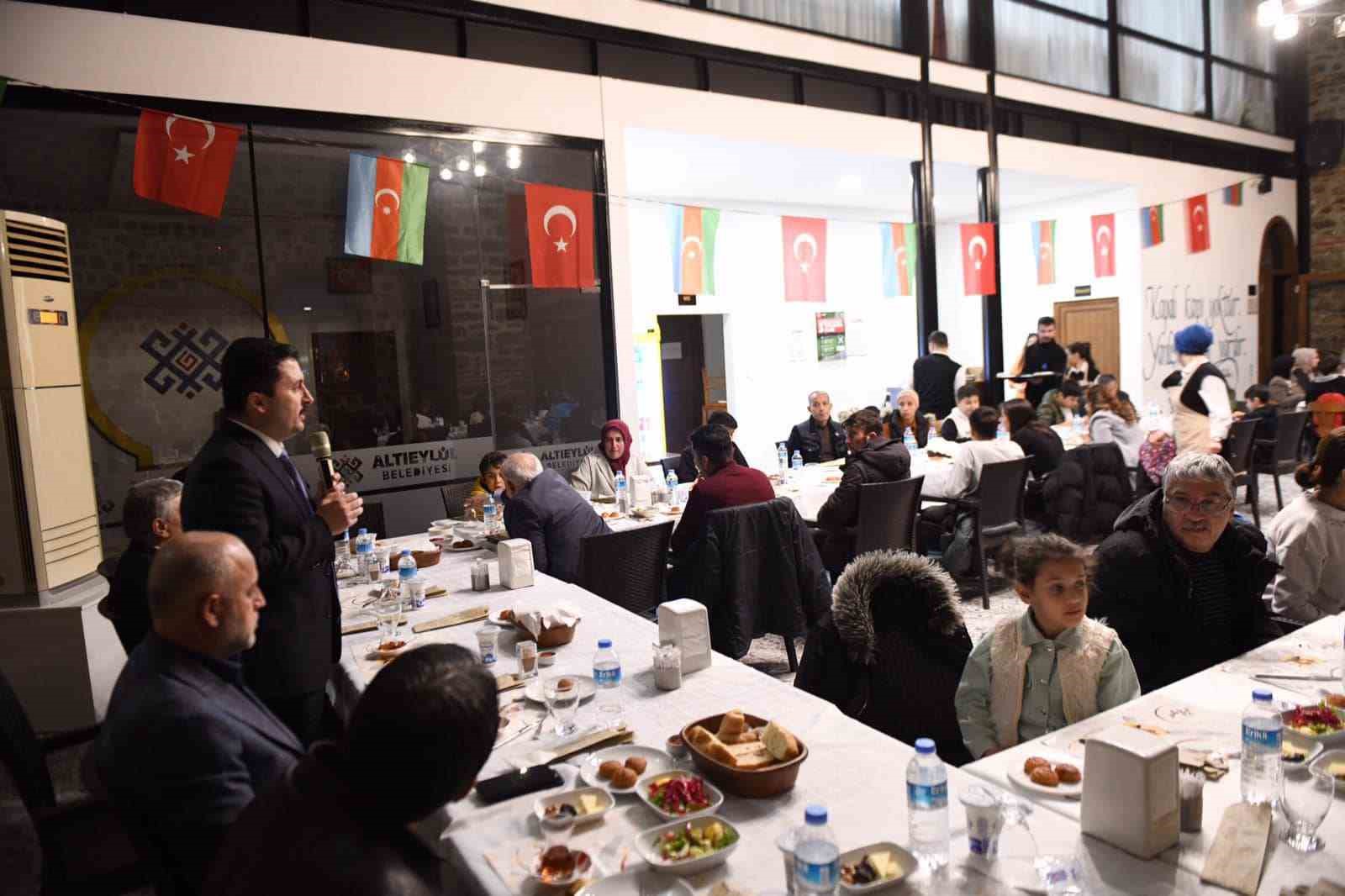 BELEDİYE BAŞKANI HASAN AVCI İFTARINI İLÇEDE İKAMET EDEN VATANDAŞLARLA BİRLİKTE