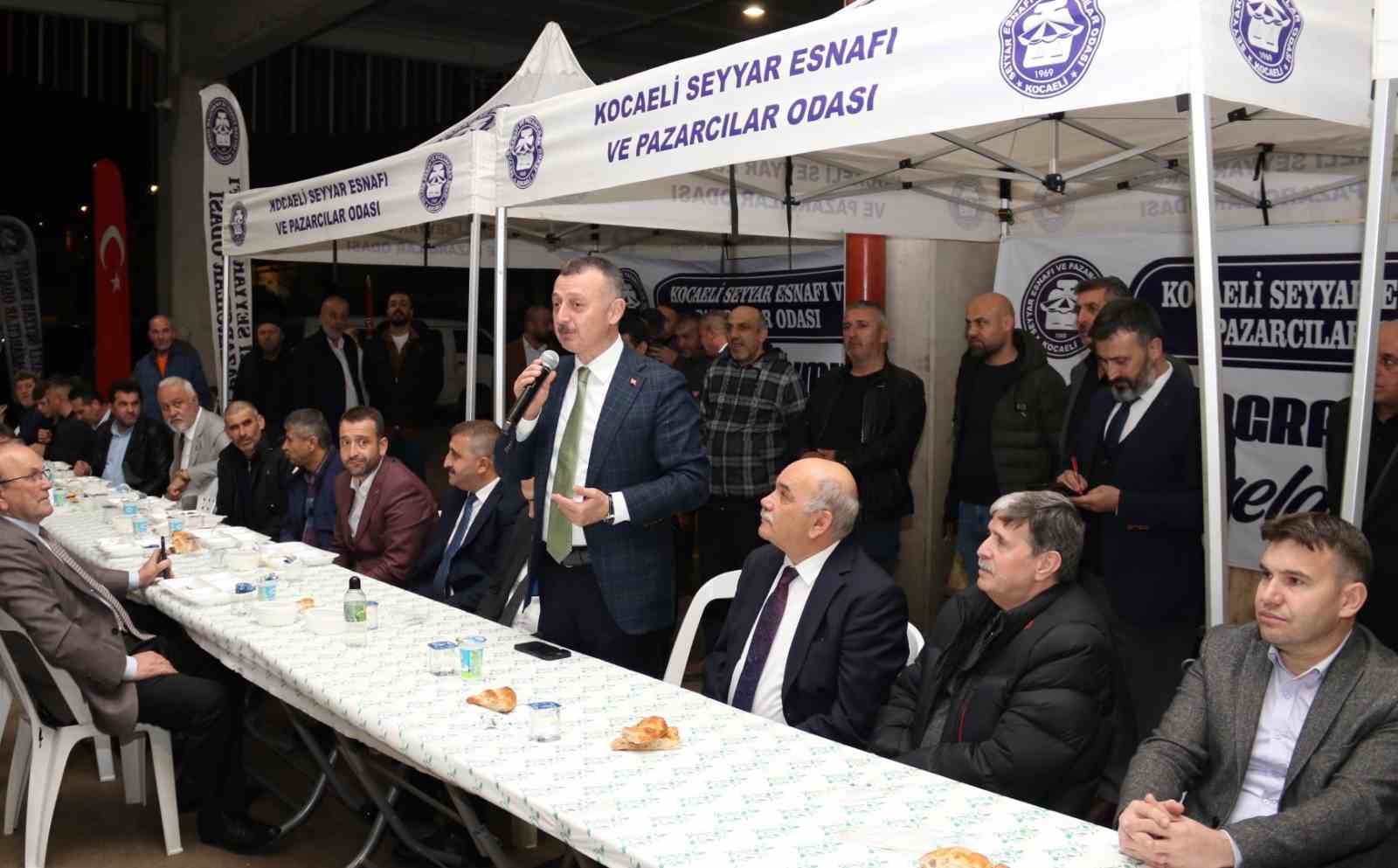 BAŞKAN BÜYÜKAKIN, İZMİT DOĞU KIŞLA KAPALI PAZAR ALANINDA GERÇEKLEŞEN İFTAR