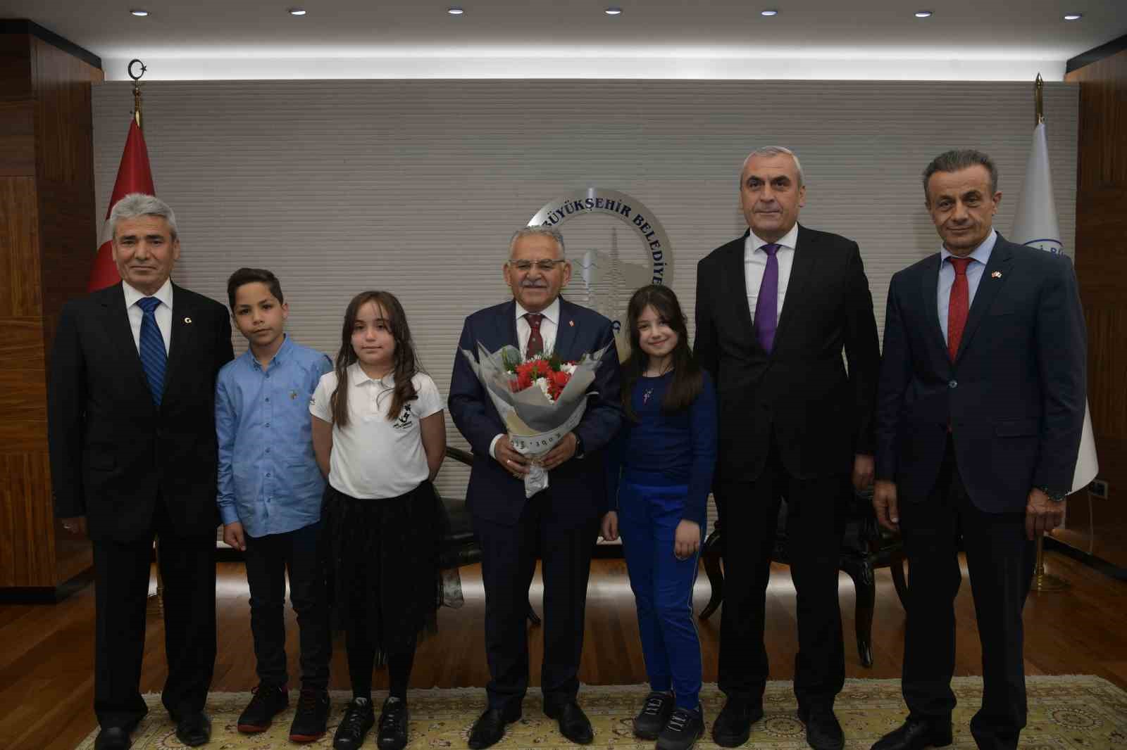KAYSERİ BÜYÜKŞEHİR BELEDİYE BAŞKANI DR. MEMDUH BÜYÜKKILIÇ, 23 NİSAN ULUSAL