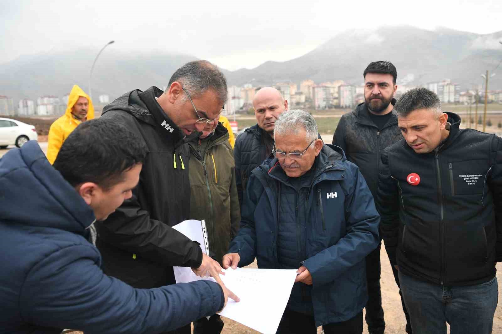 KAYSERİ BÜYÜKŞEHİR BELEDİYE BAŞKANI DR. MEMDUH BÜYÜKKILIÇ, DEPREMİN İLK GÜNÜNDEN